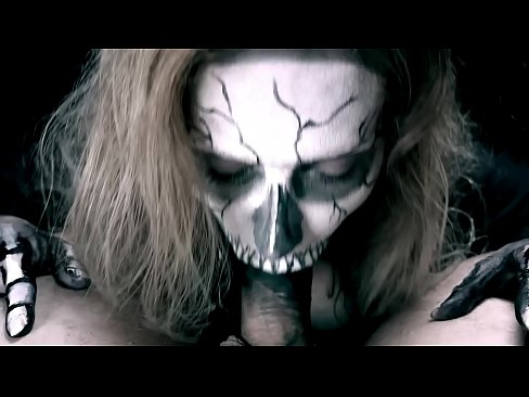❤️ Demon djevojka siše kurac svojim crnim ustima i guta spermu. Jebanje u pornografiji hr.onetubes.top ❌